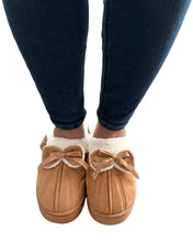 Load image into Gallery viewer, Winter Oasis Camel Bow Slippers
