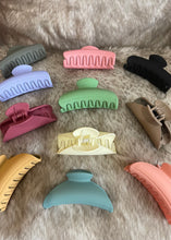 Load image into Gallery viewer, Over The Moon Matte Hair Claws
