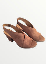 Load image into Gallery viewer, Broaden Your Horizons Shooties
