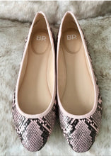 Load image into Gallery viewer, Living In The Wild Snakeskin Flats

